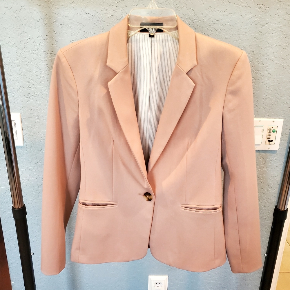 Blush blazer in good condition